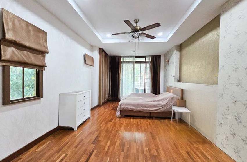 House with Shared Pool in Bangnatrad 
